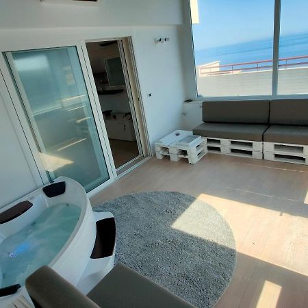 Seafront Suites Барі Екстер'єр фото