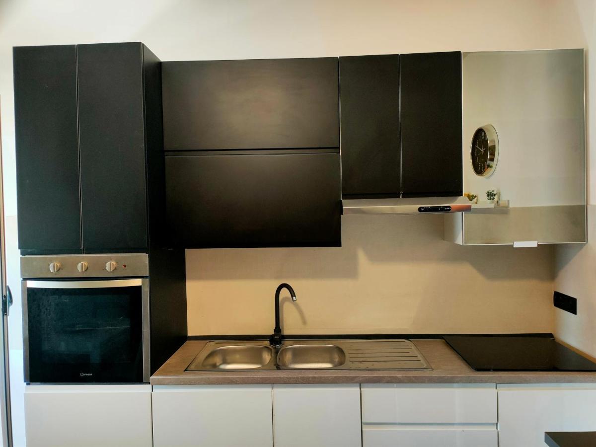 Seafront Suites Барі Екстер'єр фото