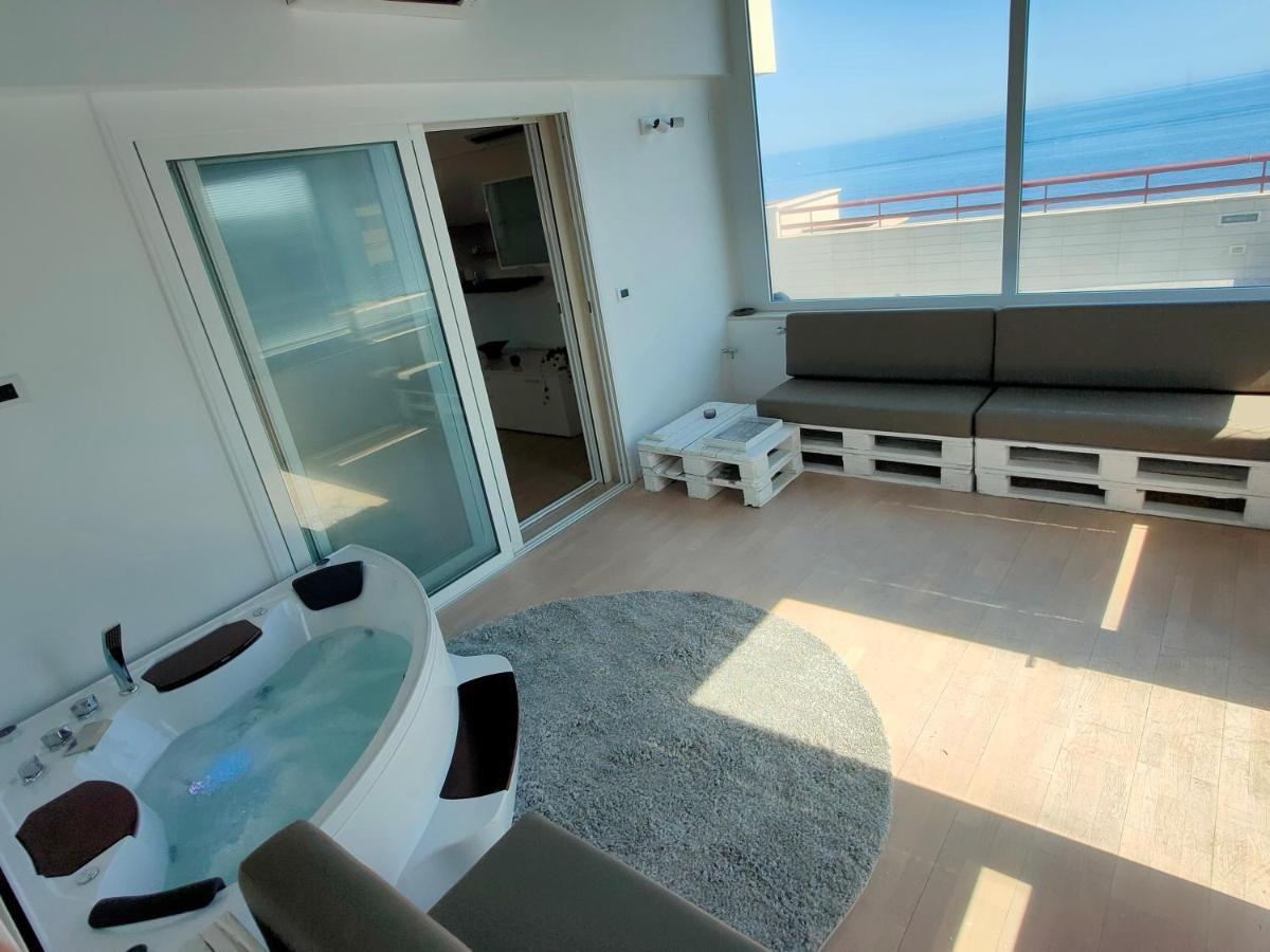 Seafront Suites Барі Екстер'єр фото