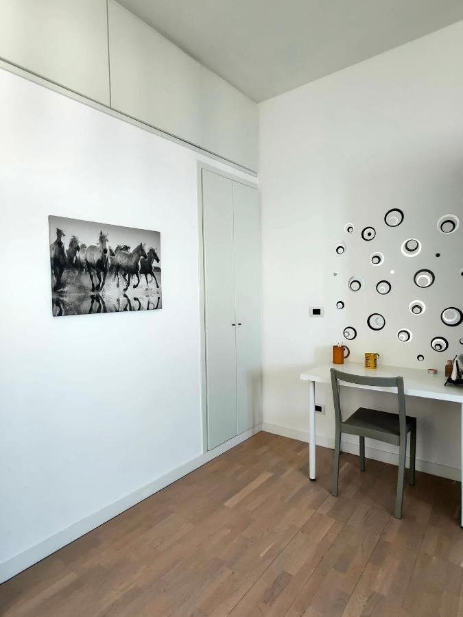 Seafront Suites Барі Екстер'єр фото