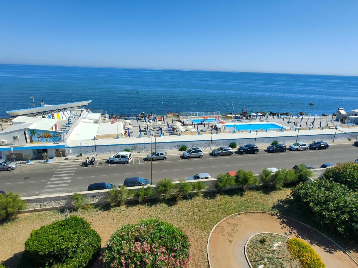 Seafront Suites Барі Екстер'єр фото